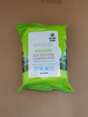 The Spathecary Aloe Vera Facial Cleansing Wipes NWOT